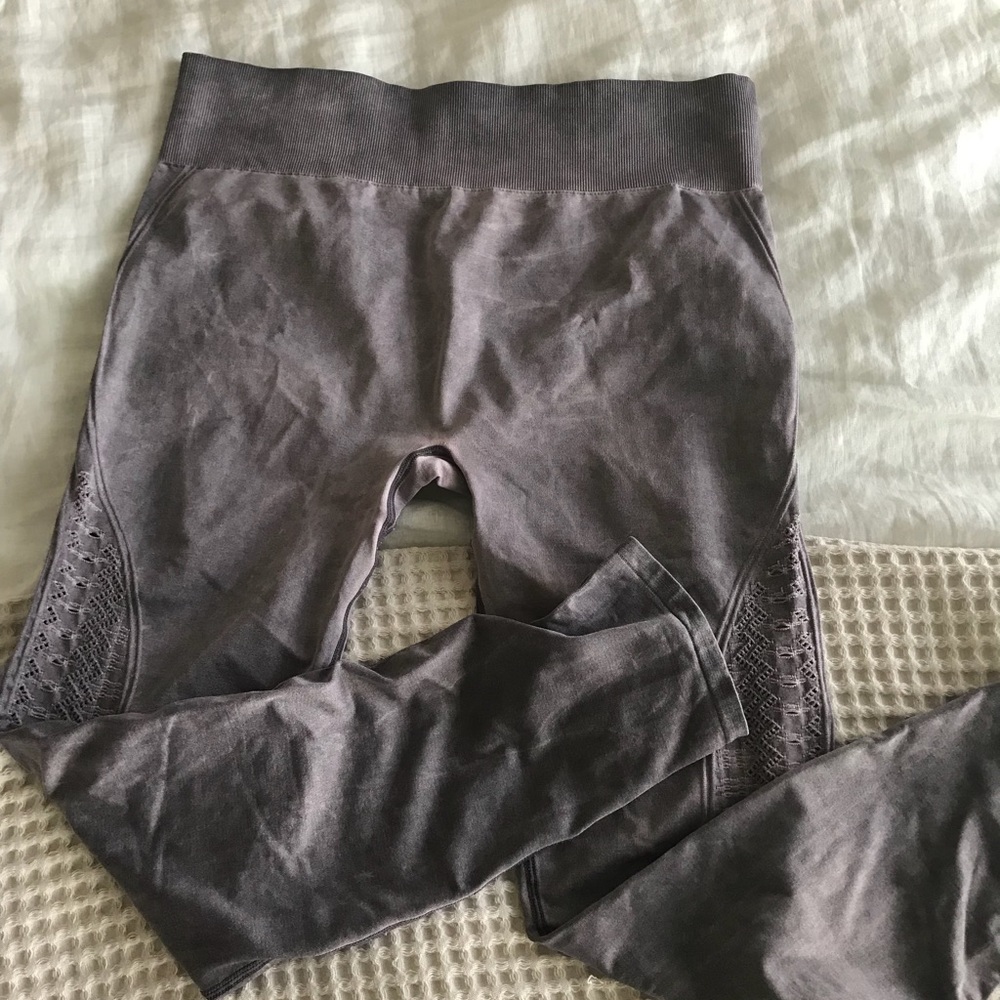 Seamless Fabletics leggings